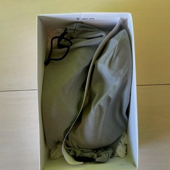 Calvin Klein Silver Heels - Size 8.5 - Picture 7 of 7